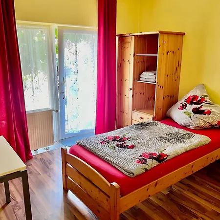 Hostal Gaestehaus Kerle *